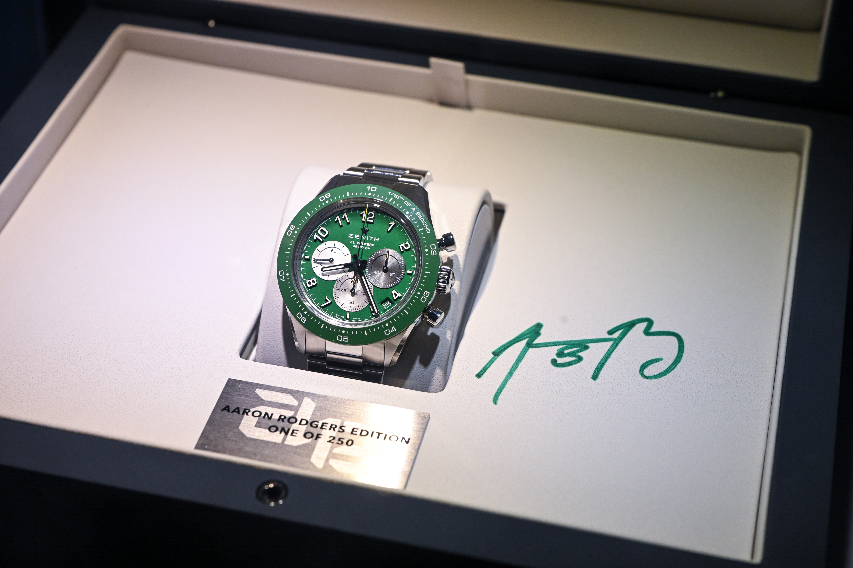 zenith真力时发布传奇橄榄球运动员阿隆·罗杰斯(aaron rodgers)首款