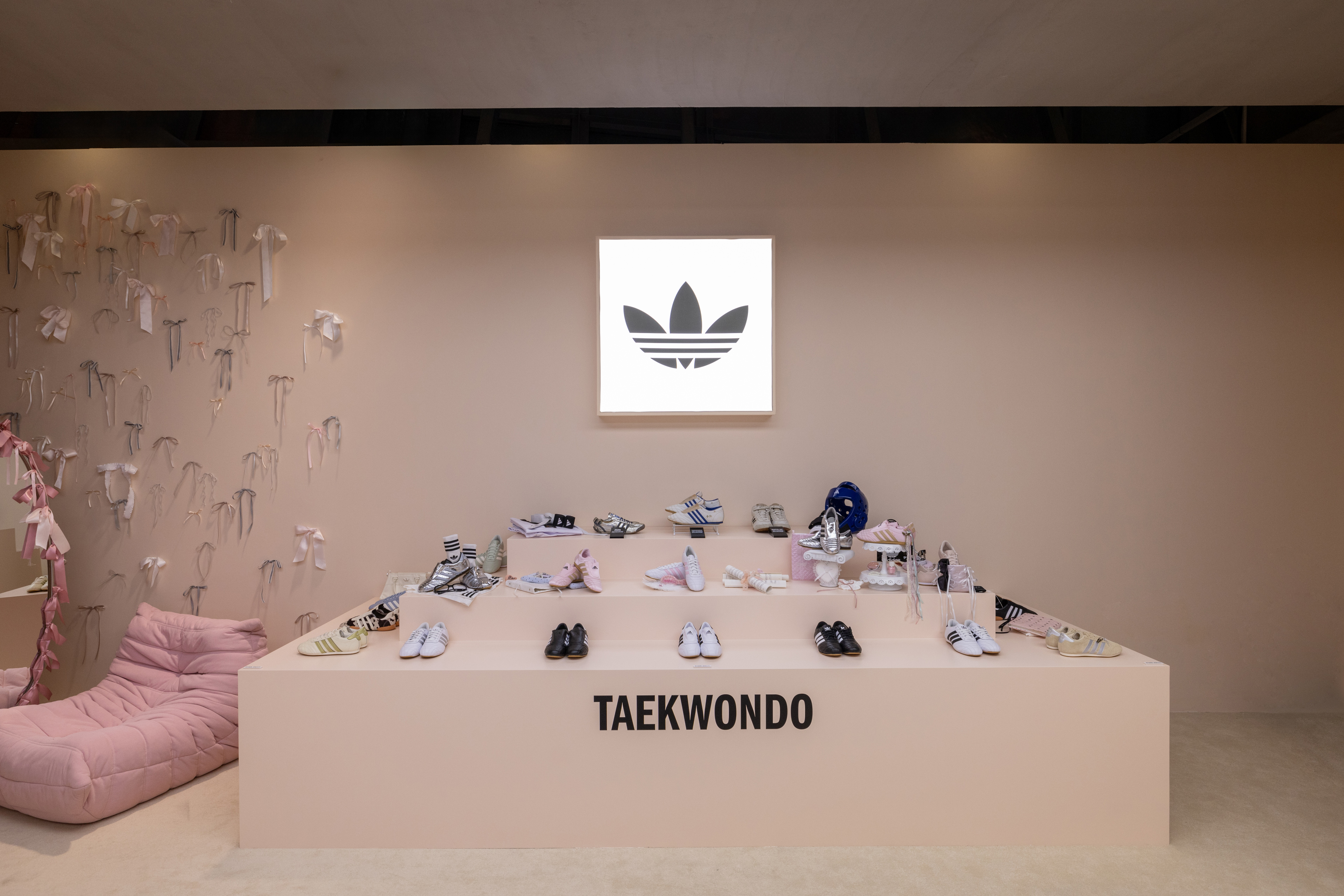 adidas于阿迪达斯北京三里屯品牌中心举办 三叶草复古运动馆展览