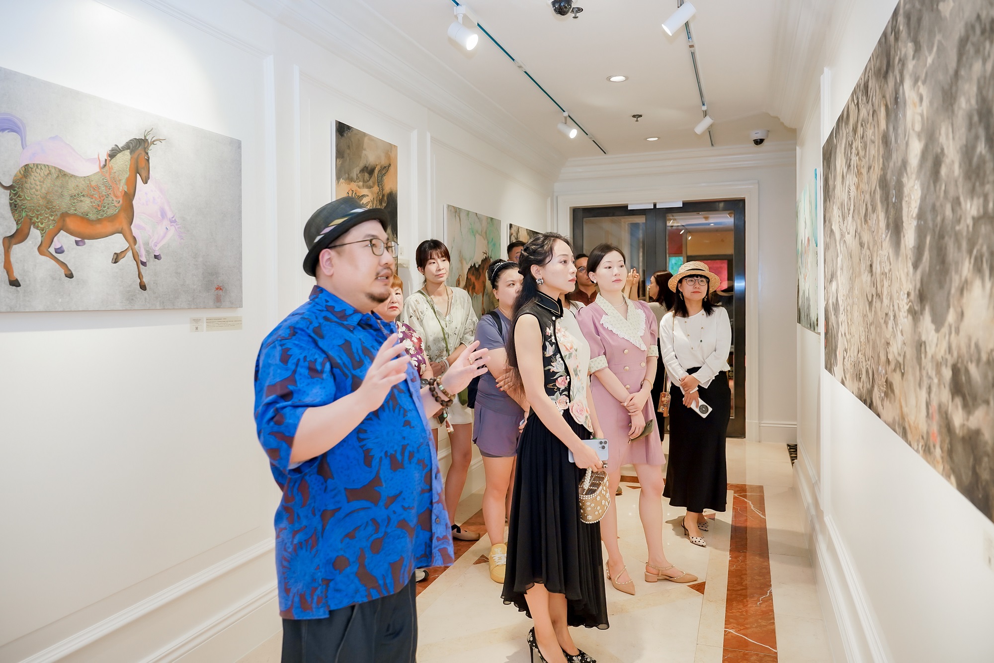 北京丽思卡尔顿酒店重磅发布李永飞艺术展及联名月饼礼盒 携手策展人杨絮子共同倾力打造山海经之神兽乌托邦东方美学之礼