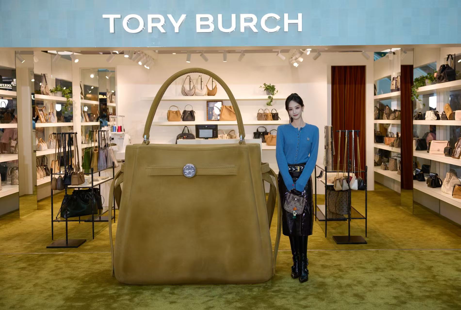 Romyi 惬享时光,探寻松弛美学 TORY BURCH ROMY快闪店于三亚国际免税城启幕