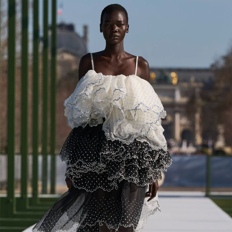 Dior，花吃透了那女孩